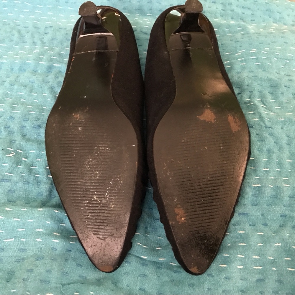 Jessica London 9 1/2 black suede kitten heels with beads and gold embroidery - Picture 4 of 5